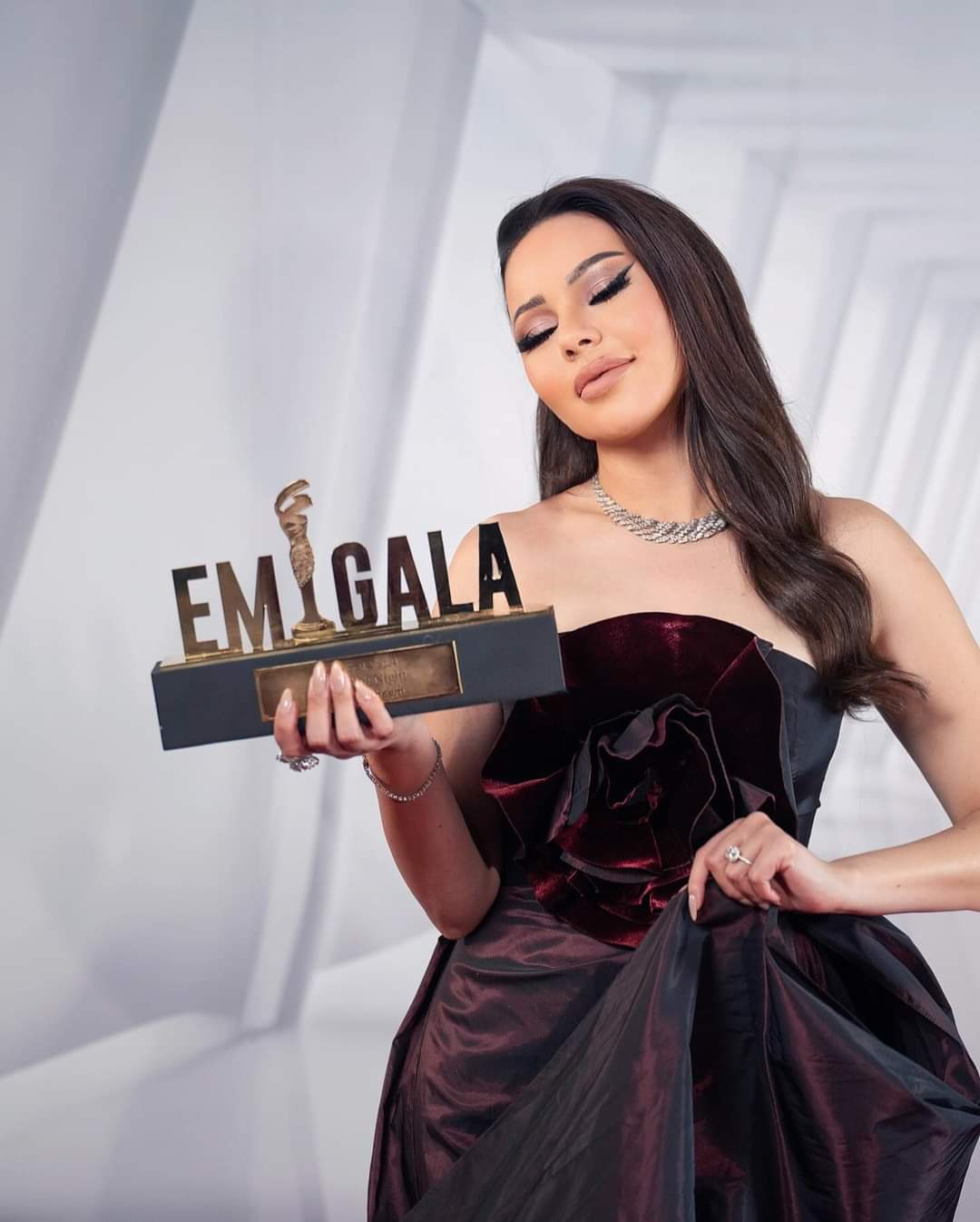 أسما إبراهيم تحصل على جائزة «Star Of The Night» من إيمي جالا - موقع ...