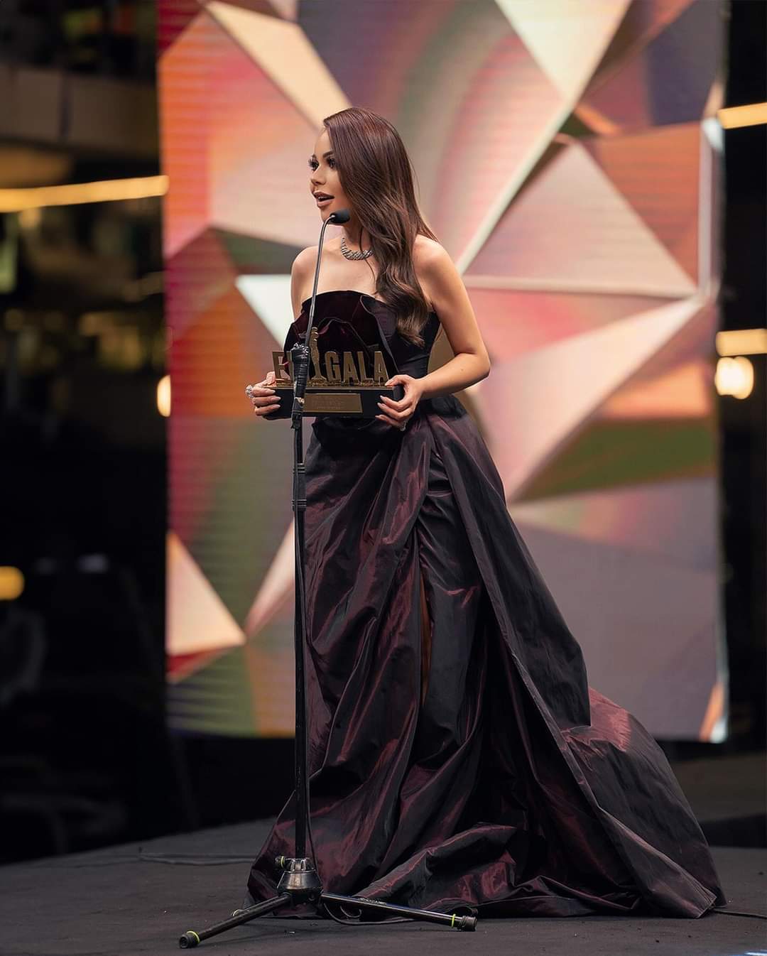 أسما إبراهيم تحصل على جائزة «Star Of The Night» من إيمي جالا - موقع ...