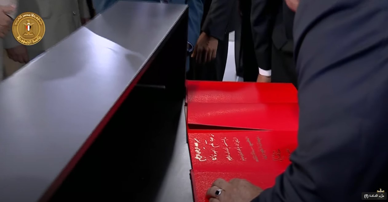 Screenshot_719_1731_105042 حصريا بالصور لشئون البلاد_السيسي يوقع فى سجل جناح دولة الصين بمعرض مصر للطيران والفضاء